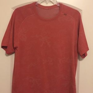 Lululemon Size Large Vent Tech Shirt